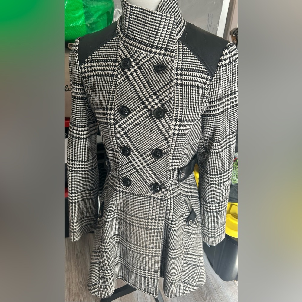 Guess Women’s Houndstooth Trench Coat size small
